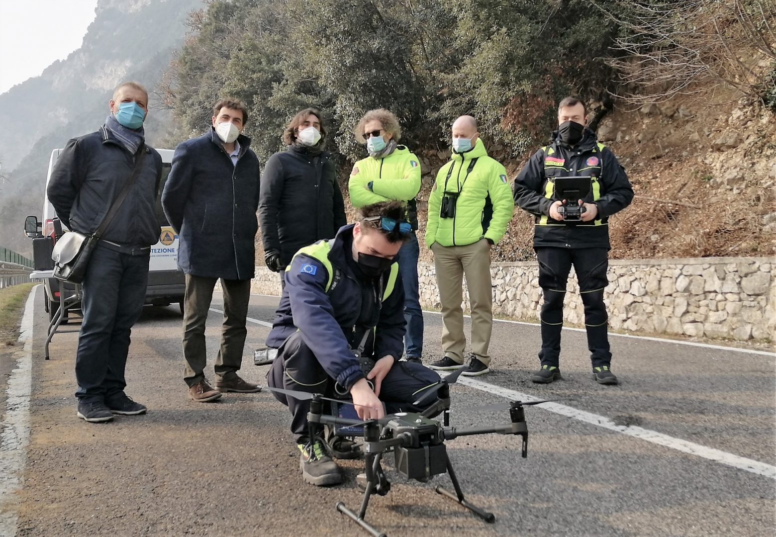 Un precedente sopralluogo sulla strada provinciale 11 a Preabocco di Brentino Belluno caduta massi.