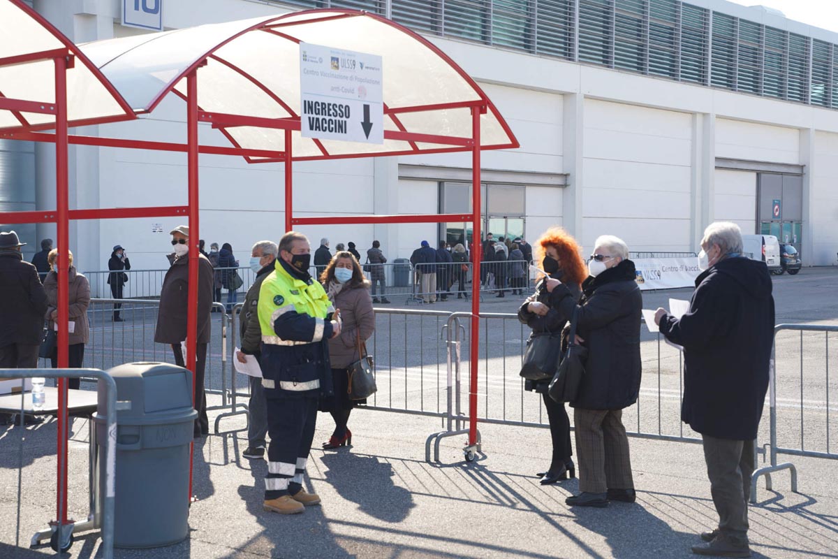 Vaccinazione vaccino Covid in Fiera a Verona