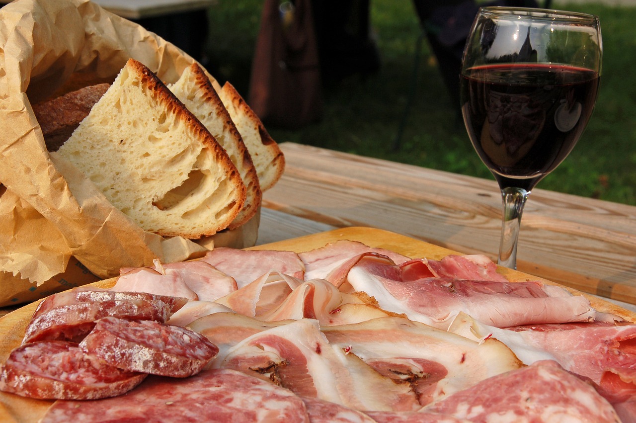 pixabay salumi vino tagliere aperitivo