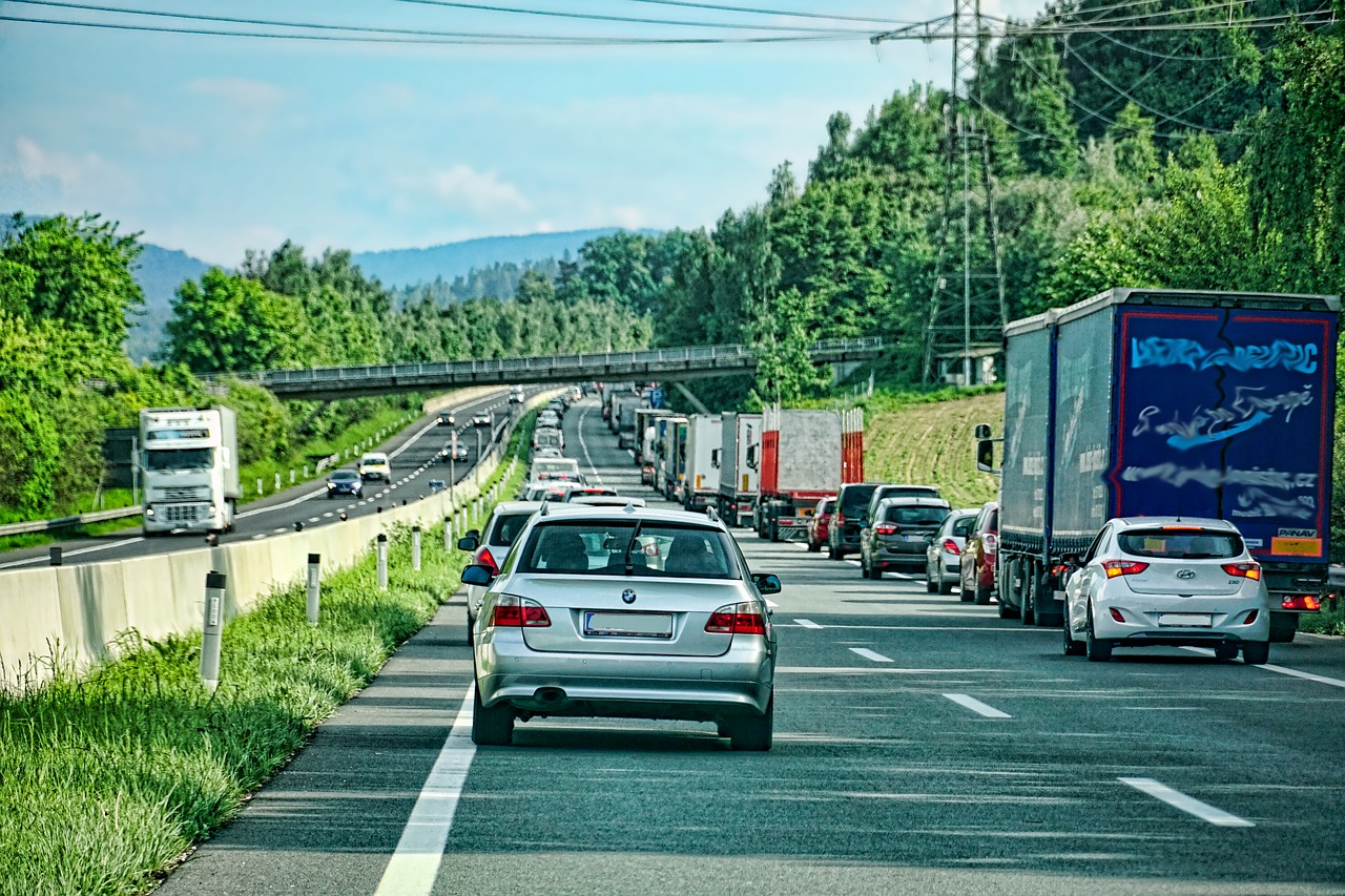 pixabay strada autostrada tangenziale guardrail spartitraffico