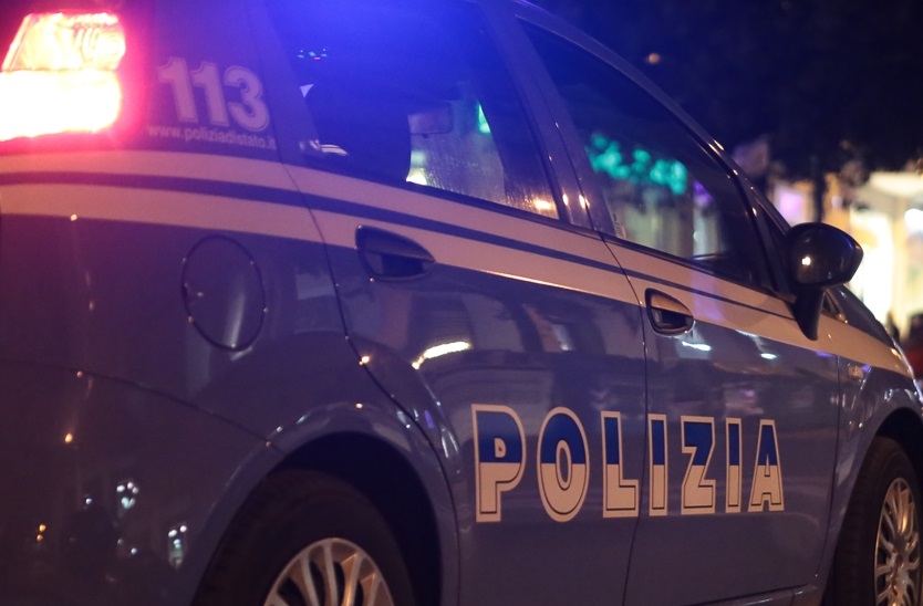 Volanti Polizia di Stato - Festa - Sanzioni Covid domiciliari bar
