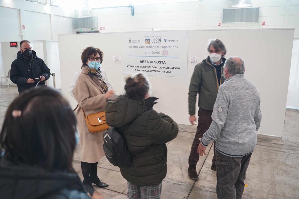 Oggi sopralluogo del sindaco di Verona e dell'Ulss 9 al punto vaccini in Fiera a Verona, in foto Denise Signorelli e Federico Sboarina