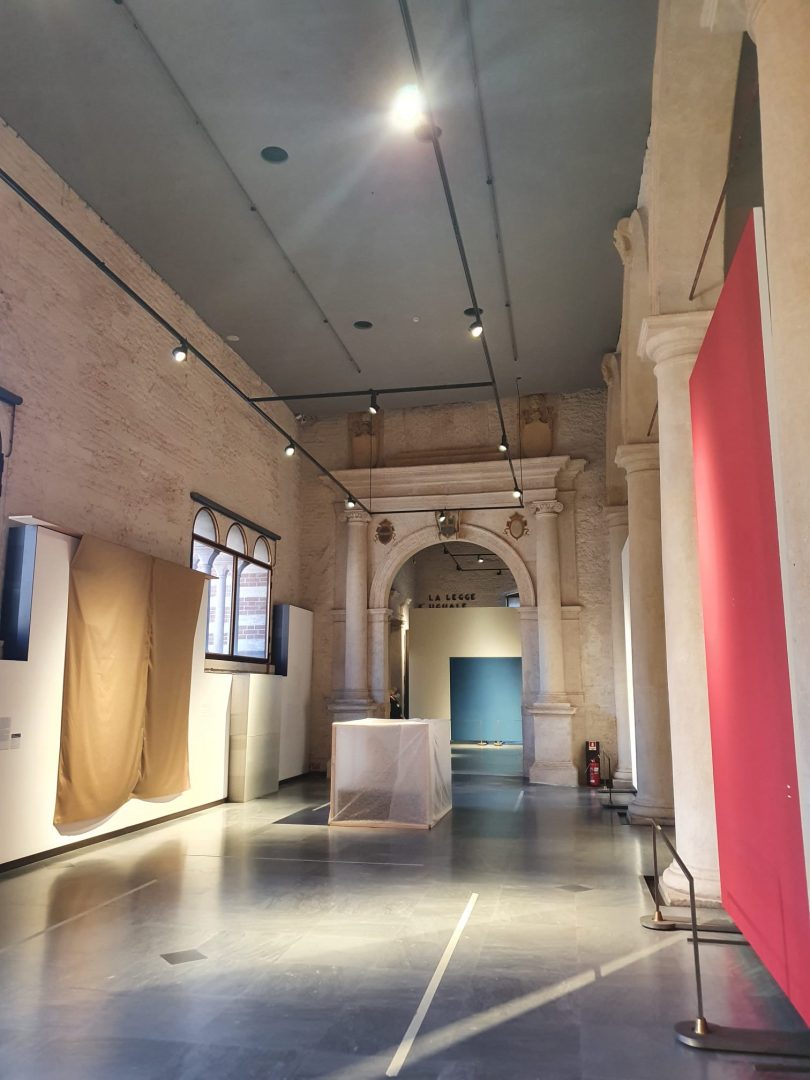 galleria d'arte moderna luci green