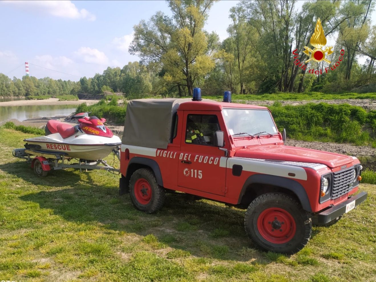 Ritrovato senza vita Adige Terrazzo Vigili del Fuoco