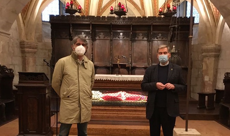 Sboarina in visita alla Basilica di San Zeno assieme all'abate Gianni Ballarini.