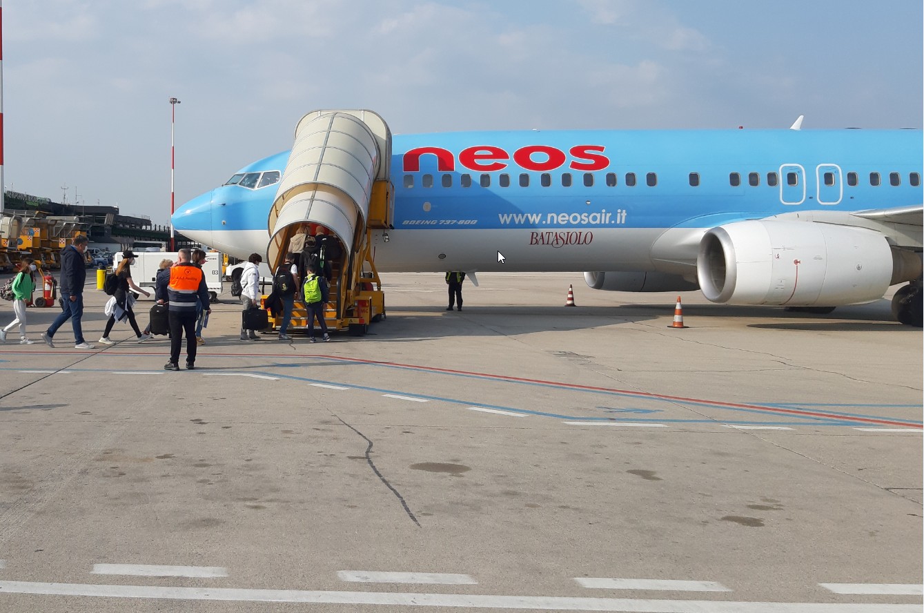 Il Boeing 737/800 con 170 persone a bordo è decollato dall'aeroporto Catullo alle 10 del mattino con il 90% del coefficiente di riempimento dell’aeromobile.