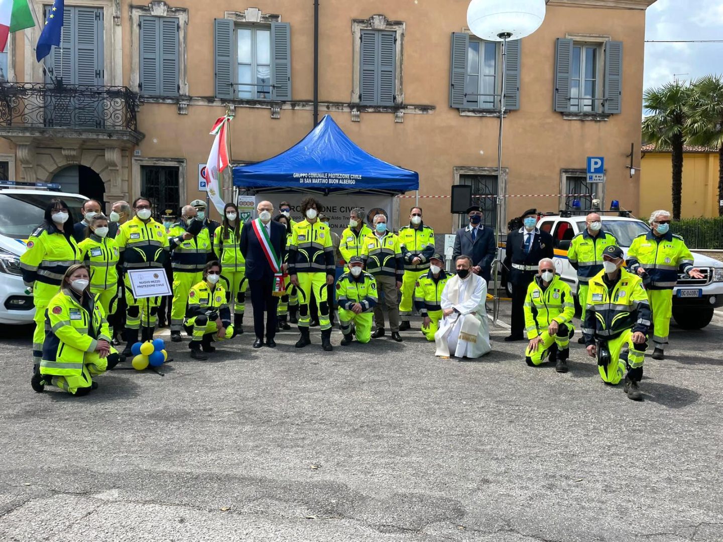 Un momento della presentazione del nuovo mezzo della protezione civile a San Martino Buon Albergo