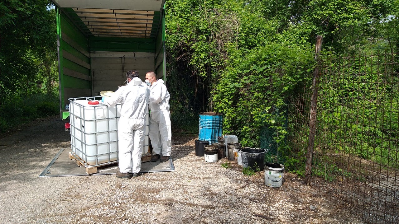 La squadra di Amia durante l'intervento di giovedì mattina a Poiano