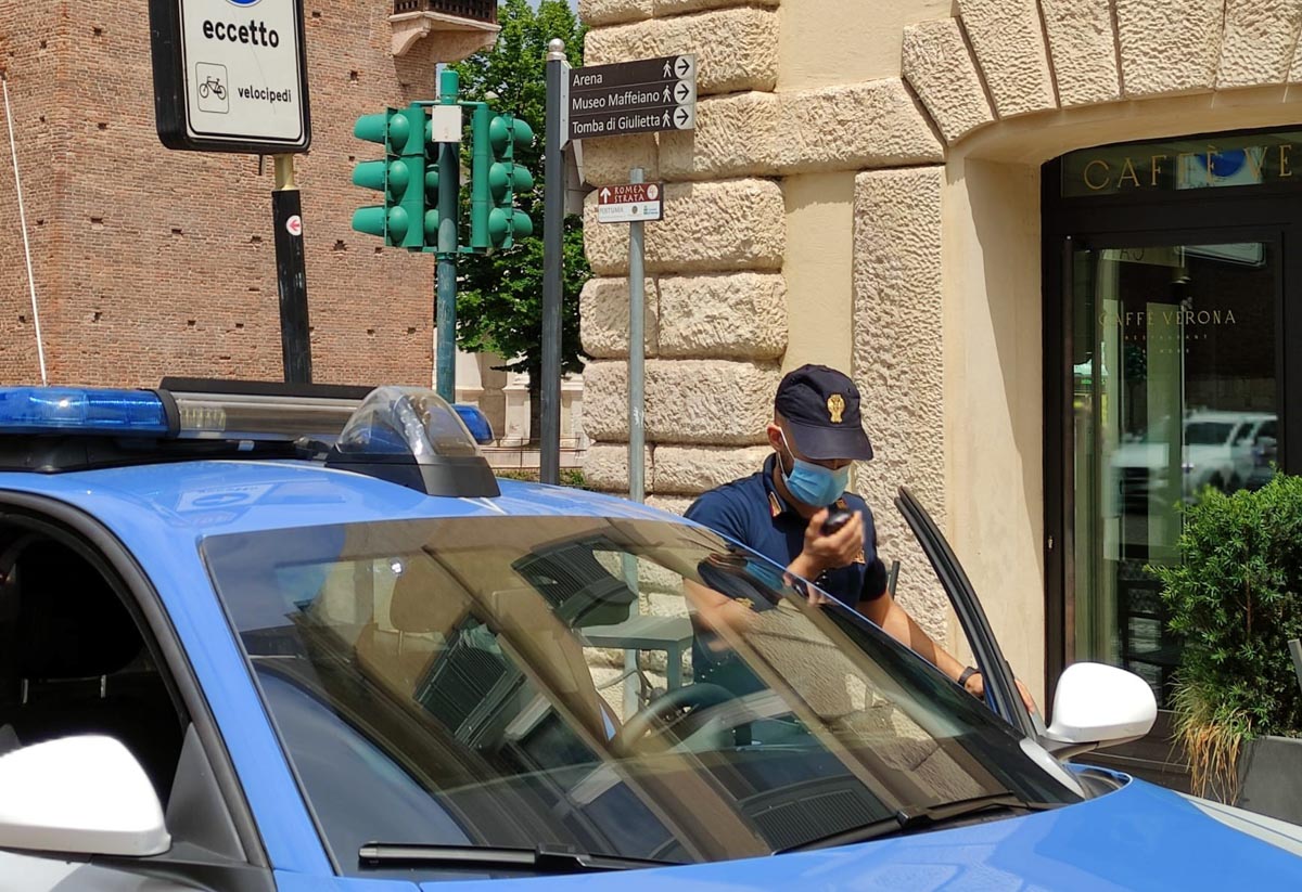 Polizia in via Roma topi d'appartamento a Verona