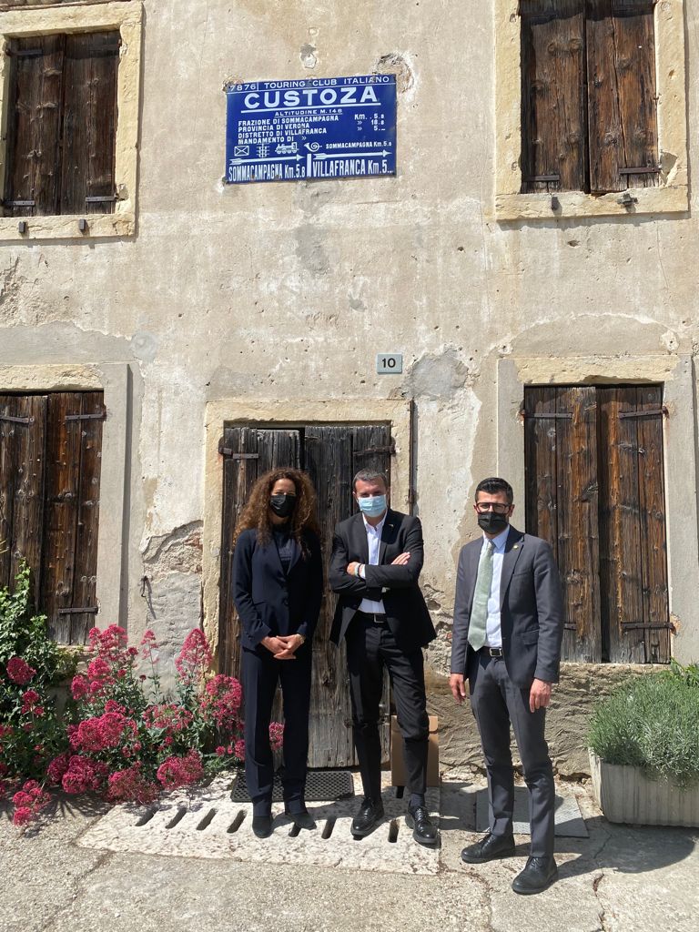 Il sottosegretario al Ministero delle Politiche Agricole Gian Marco Centinaio, la presidente del Consorzio Tutela Vino Custoza Doc Roberta Bricolo e il consigliere regionale Filippo Rigo