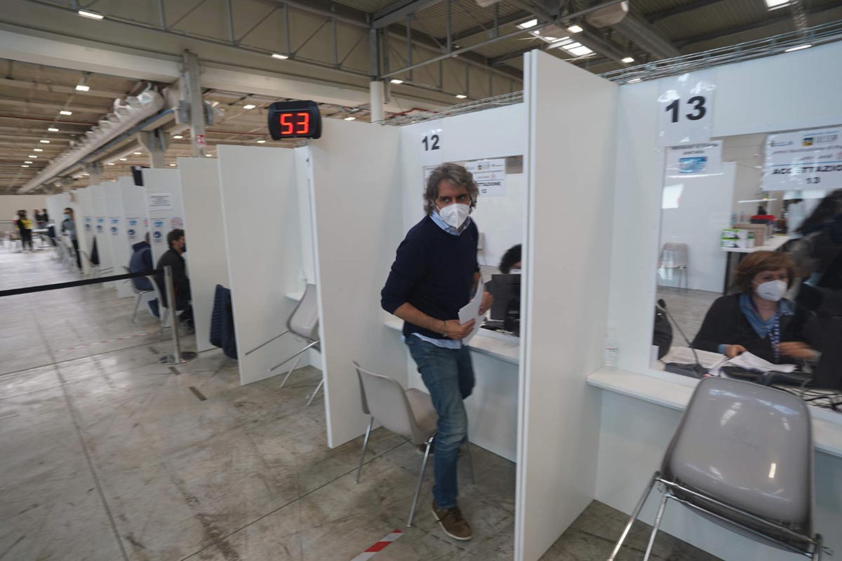 Sindaco di Verona Federico Sboarina - Vaccino in Fiera vaccinato vaccini
