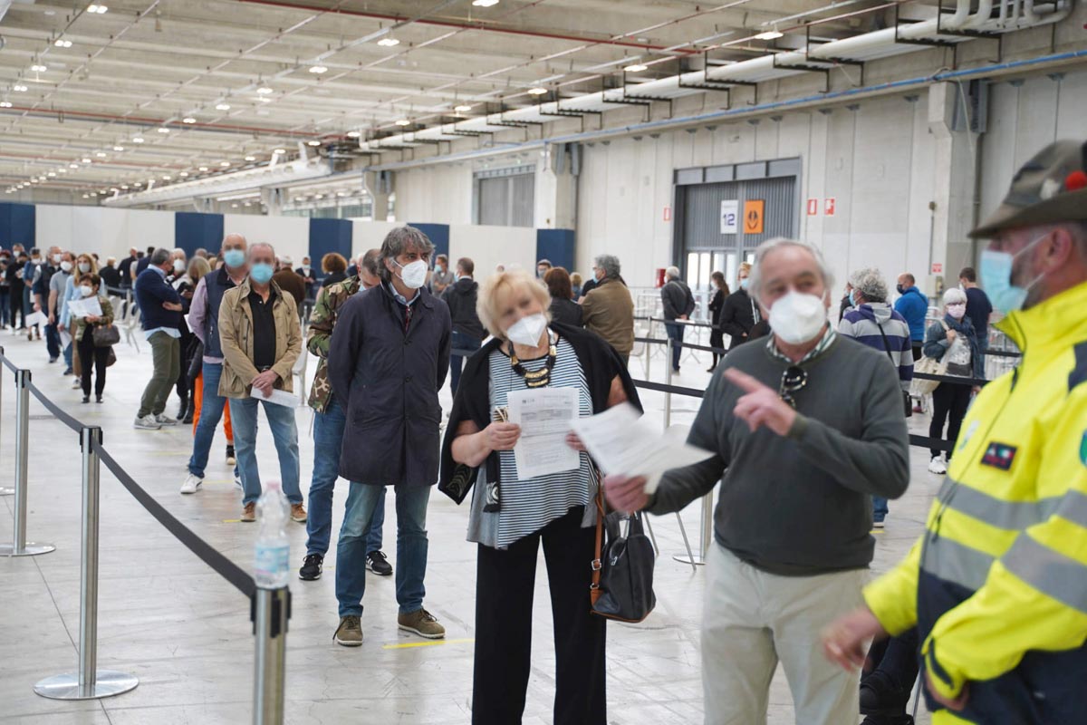 Sindaco di Verona Federico Sboarina - Vaccino in Fiera vaccinato vaccini