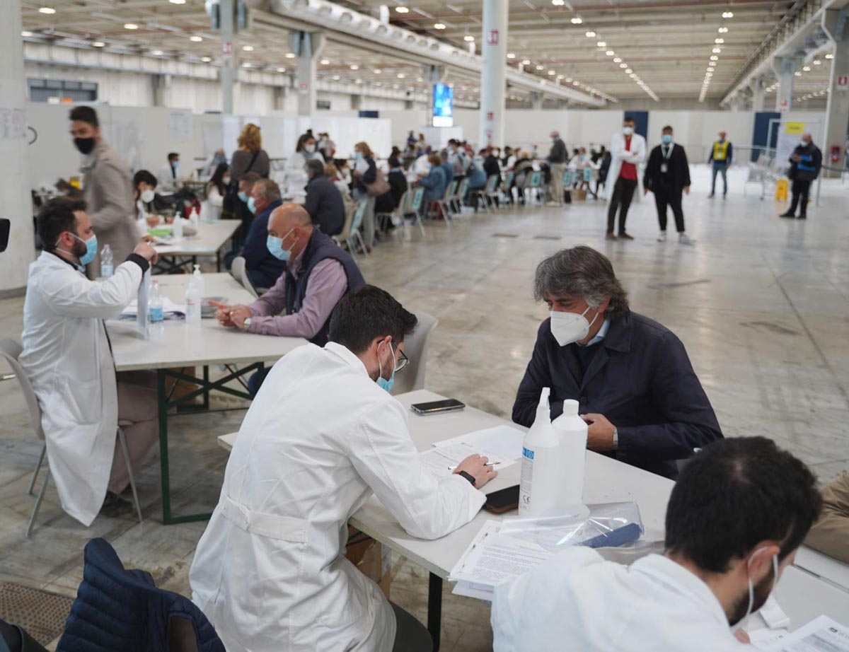 Sindaco di Verona Federico Sboarina - Vaccino in Fiera vaccinato vaccini