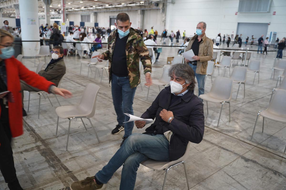 Sindaco di Verona Federico Sboarina - Vaccino in Fiera vaccinato vaccini