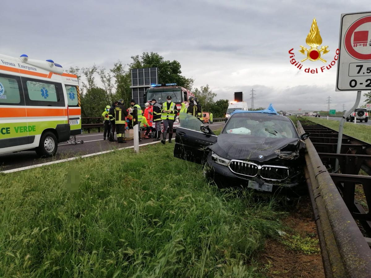 Incidente uscita autonoma A22 incastrato in auto