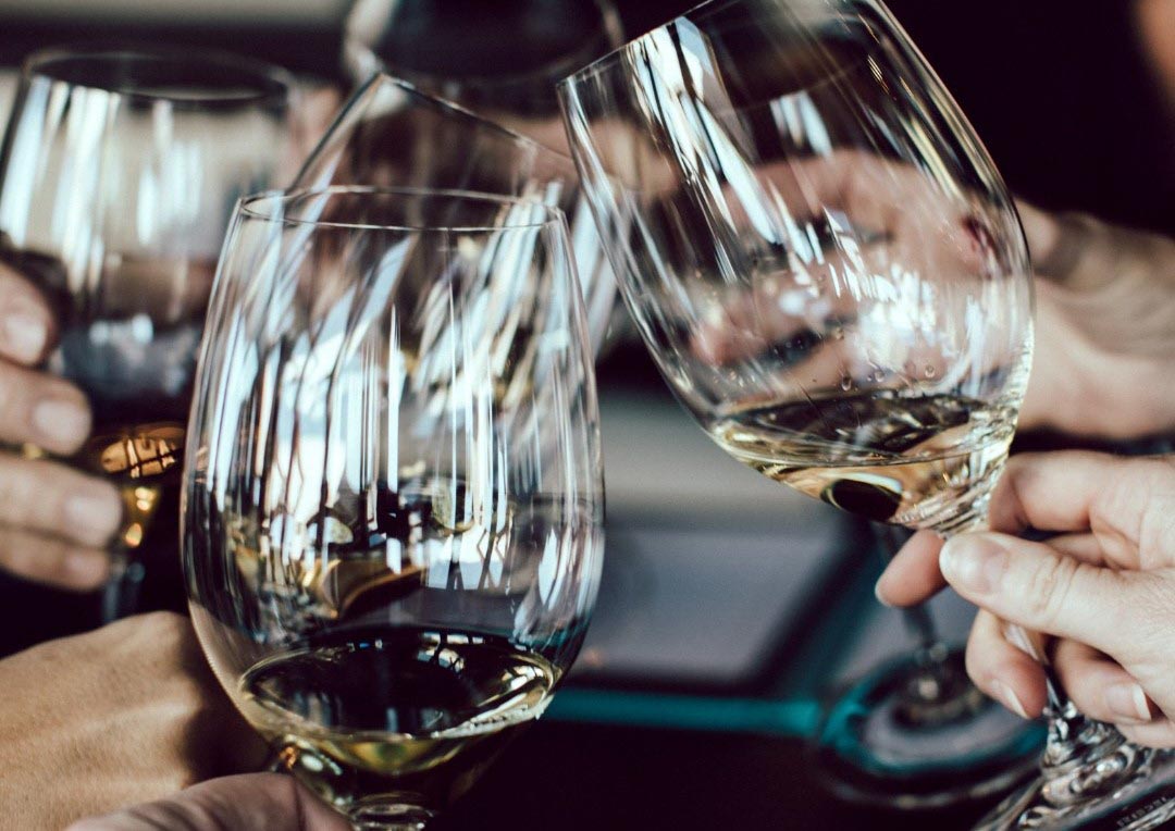 Vino Custoza in festa brindisi