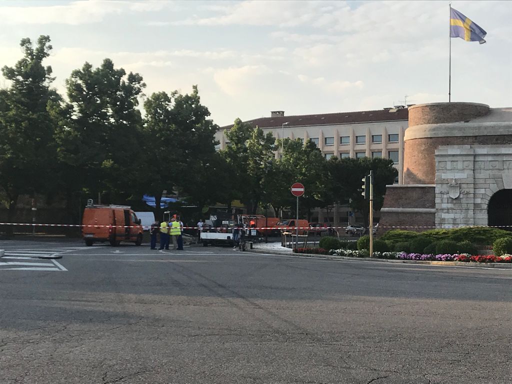 chiusura porta nuova fuga di gas