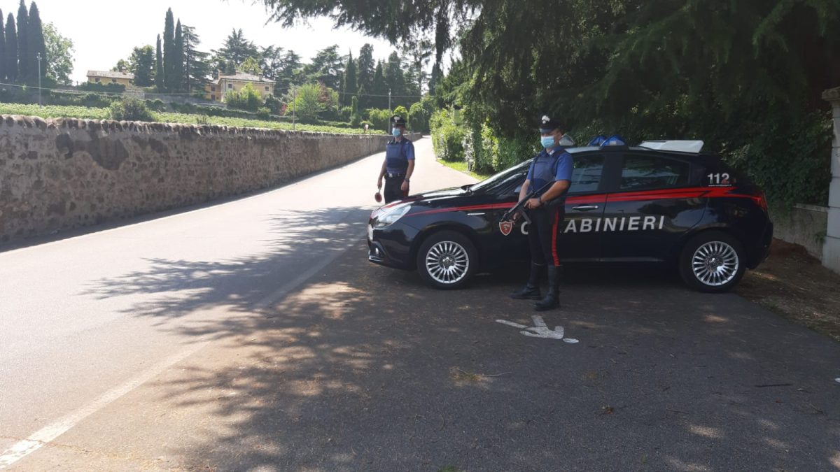 Minaccia carabinieri