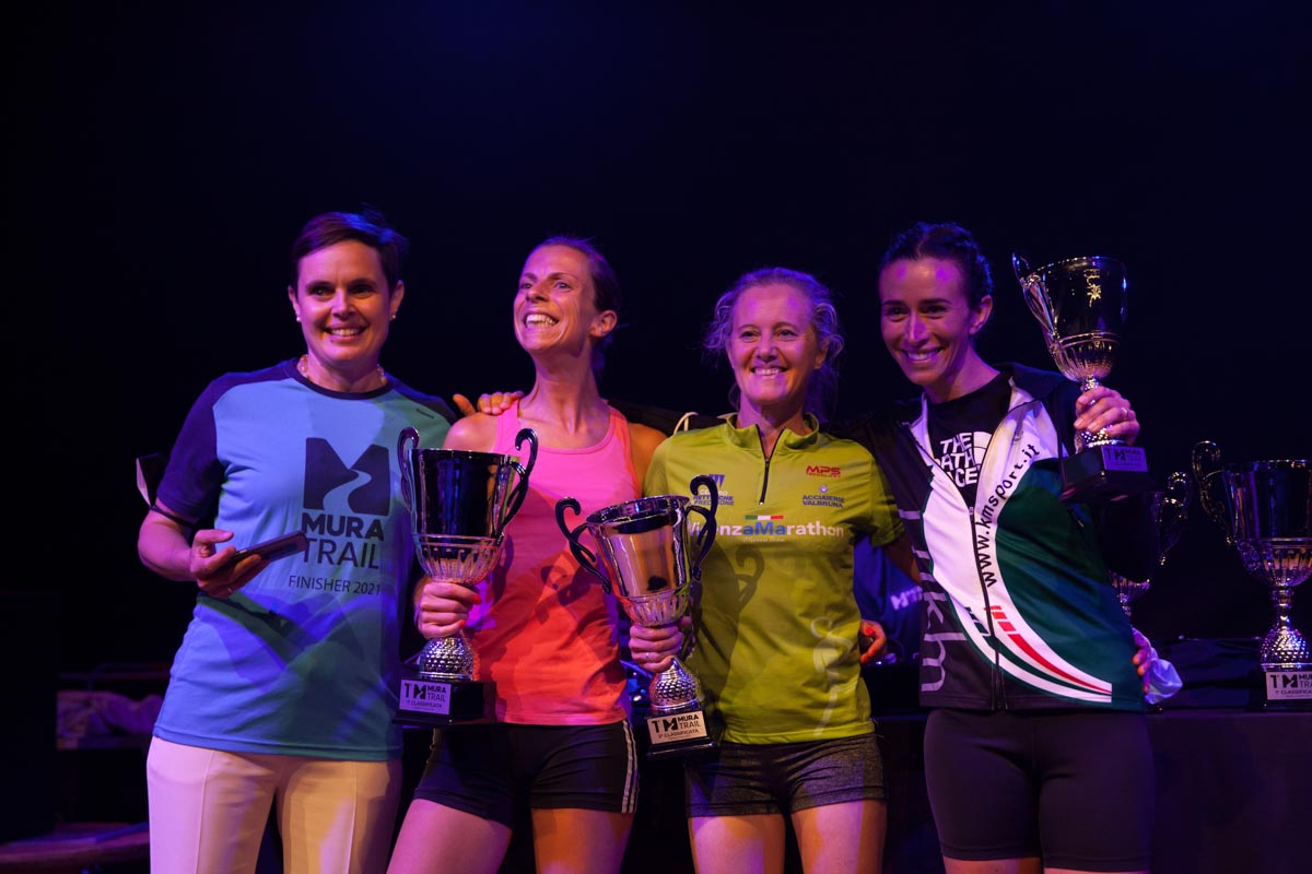 L'assessora Francesca Toffali e il podio femminile del Mura Trail 2021