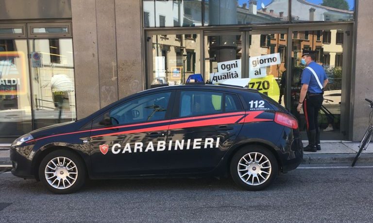 Tentato furto Carabinieri piazza Cittadella supermercato Aldi