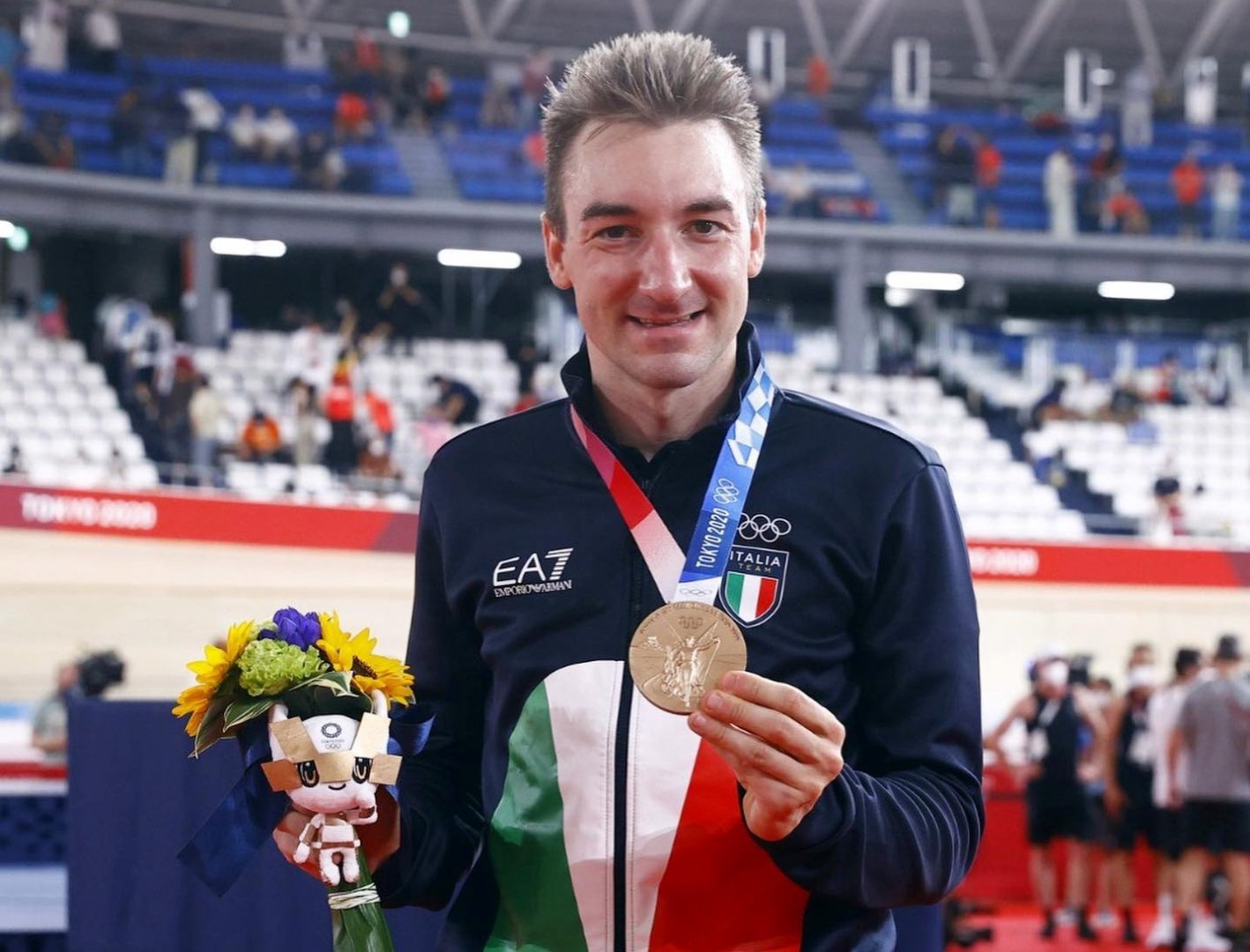ELIA VIVIANI con il bronzo conquistato nell'Omnium alle Olimpiadi di Tokyo 2020