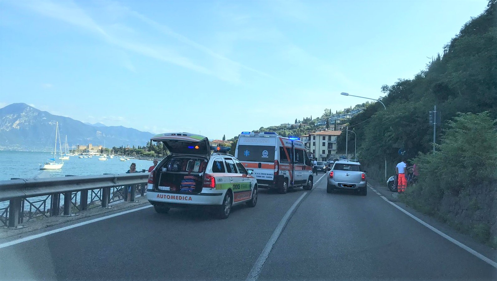 I soccorsi intervenuti a Torri Del Benaco.