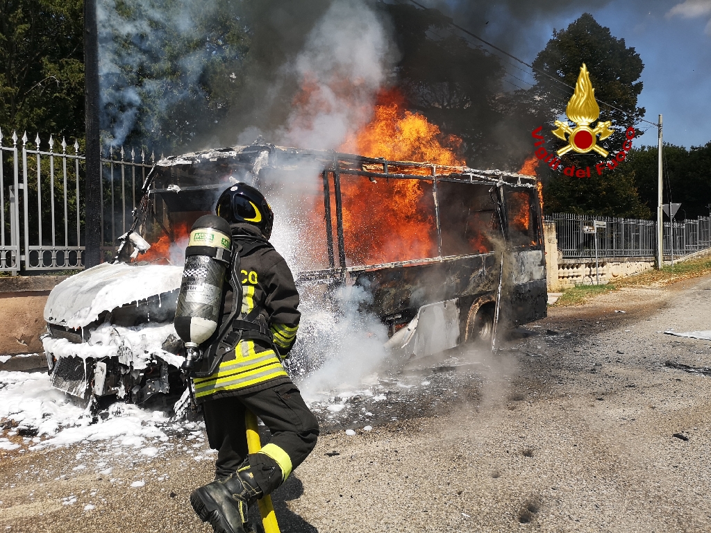 autobus a fuoco verona