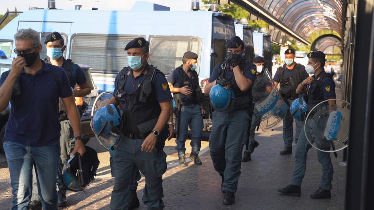 Controlli della Polizia in stazione a Verona Porta Nuova