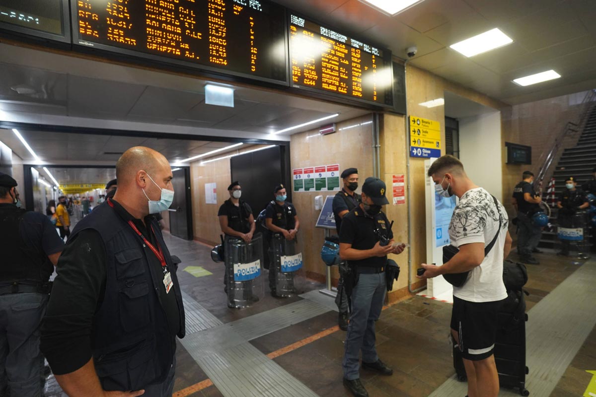Controlli della Polizia in stazione a Verona Porta Nuova