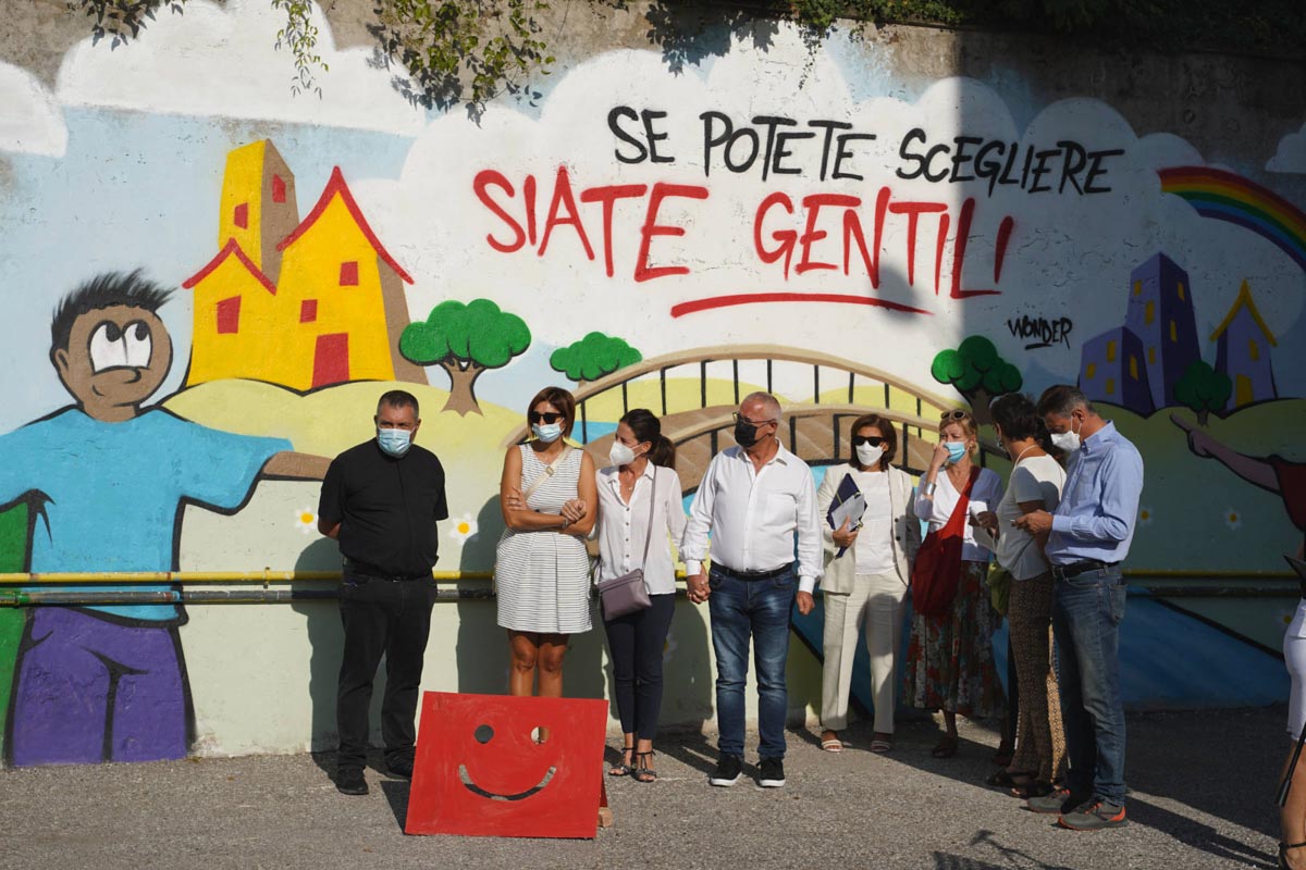 Scuole di Mizzole, primo giorno di scuola con il ricordo di Michele e Tommaso