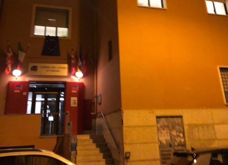La Camera del Lavoro di Verona presidiata durante la notte sede Cgil Verona