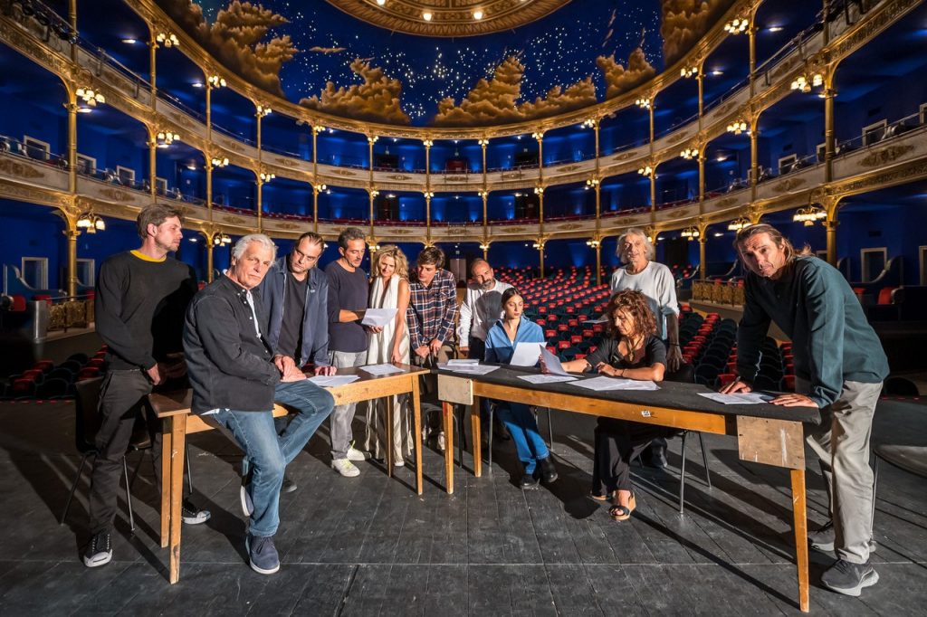 Cast La Bottega del Caffè con Michele Placido a Verona Foto Ente teatrale del Friuli Venezia Giulia