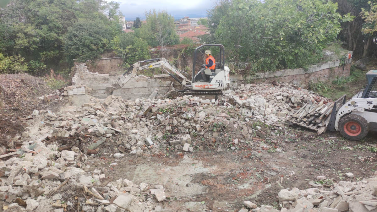 Demolizioni edifici abusivi Bastione San Francesco - Verona