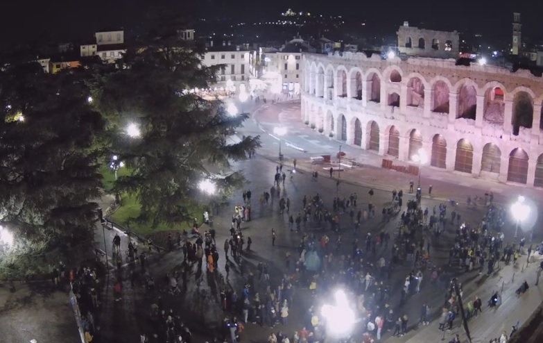 No green pass Verona piazza Bra webcam