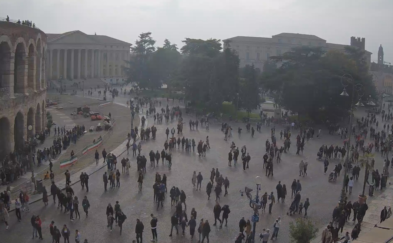 Piazza Bra domenica 31 ottobre mezzogiorno parcheggi verona