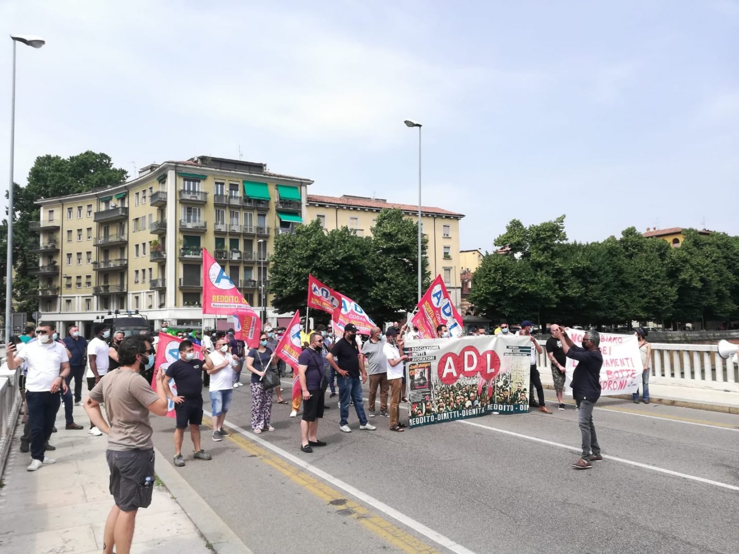Una manifestazione di Adl Cobas a giugno 2021 a Verona