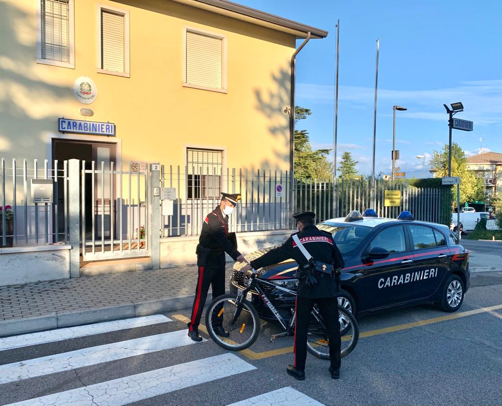 Furto biciclette Lazise carabinieriFurto biciclette Lazise carabinieri