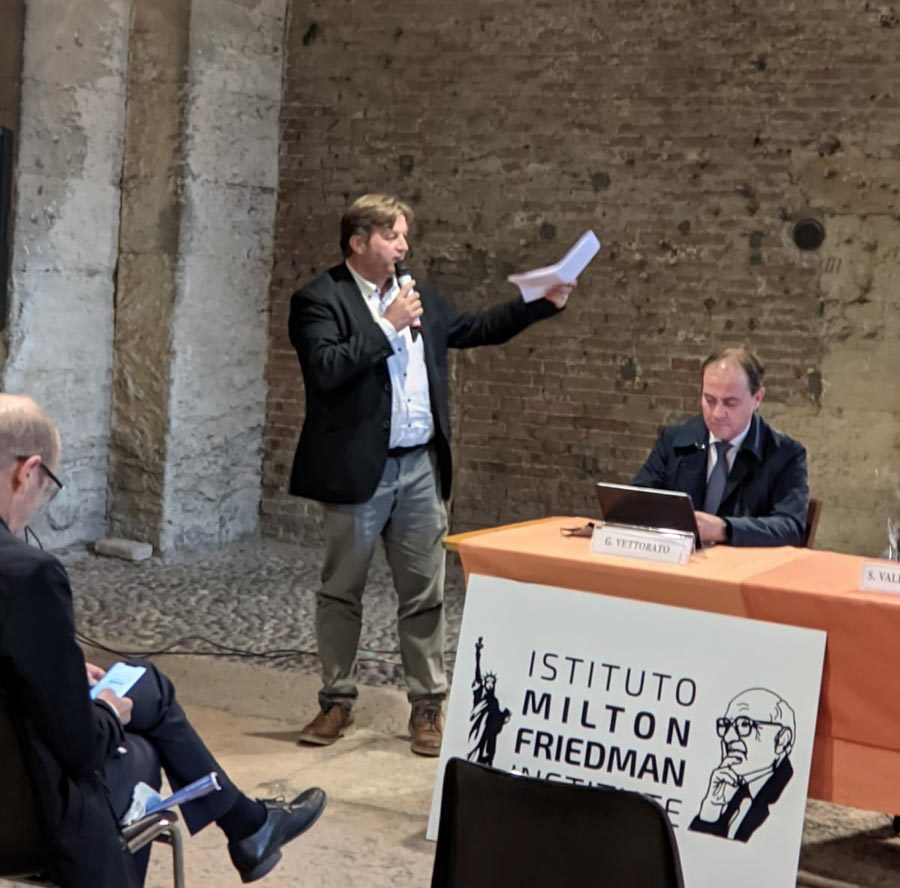 Il consigliere regionale Stefano Valdegamberi all'incontro per "l'asse dell'Adige"