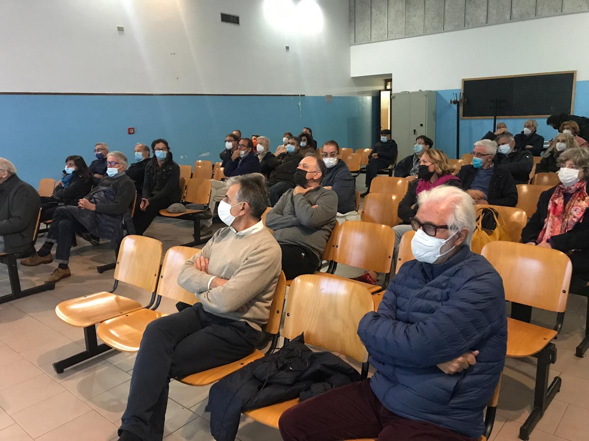 L'assemblea pubblica organizzata dal Pd sui nuovi supermercati in Borgo Milano