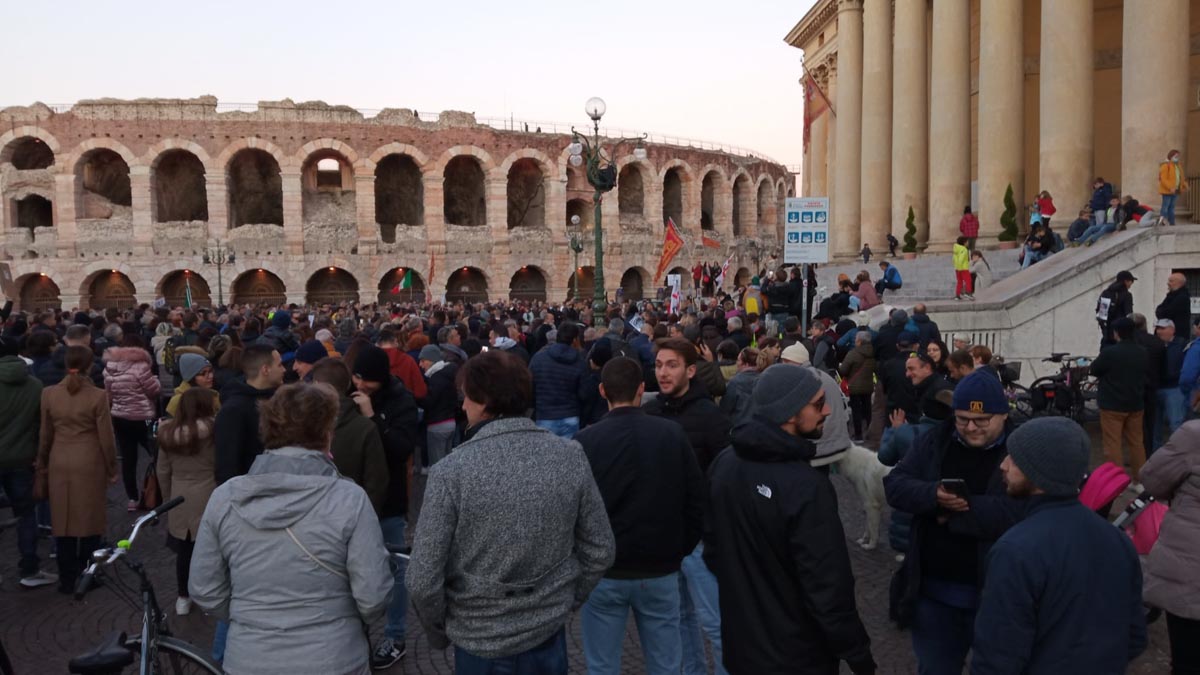 Manifestazione No green pass a Verona, sabato 6 novembre 2021