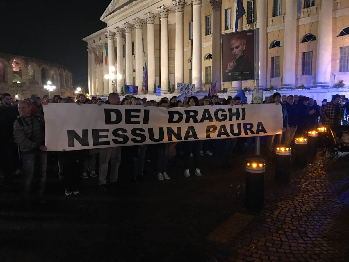 Manifestazione Verona No green pass no vax 12.11.2021 Draghi