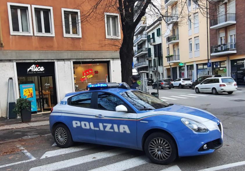 Polizia - Arresto tentato furto aggravato furti cellulari verona