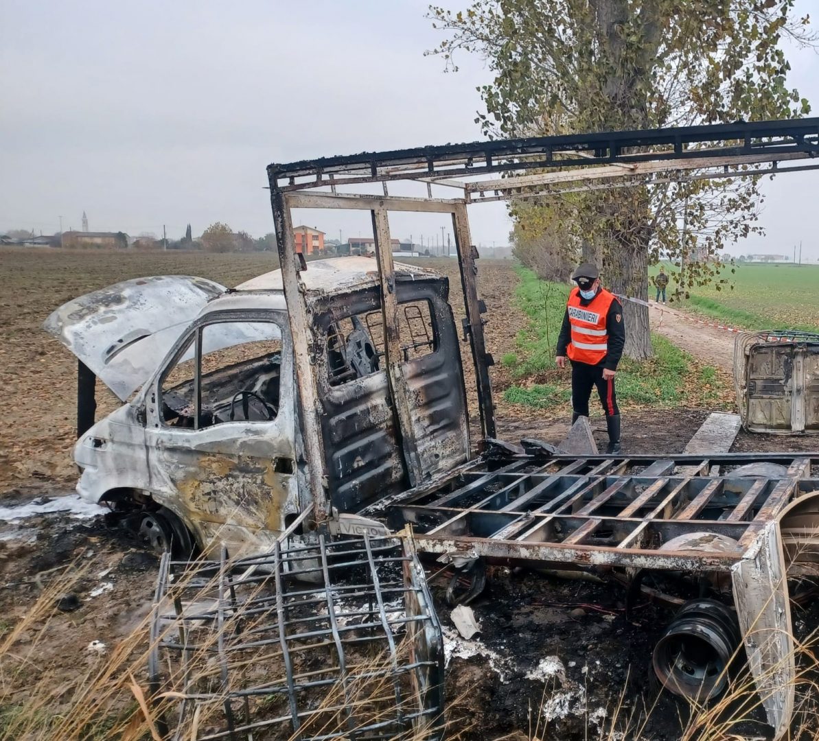 furgone in fiamme incidente minerbe