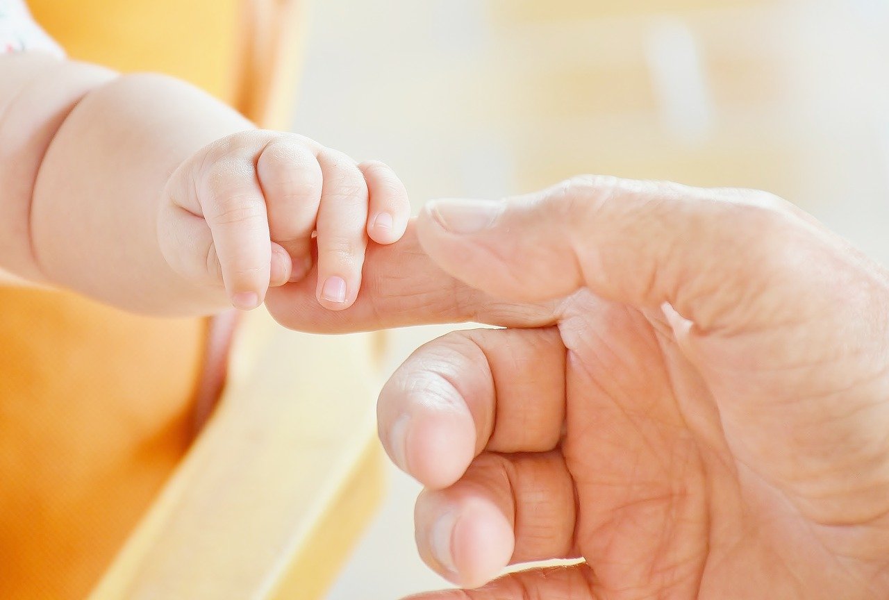 neonato bambino prematuro bimbo gravidanza mamma papà