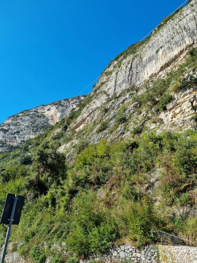 parete su Sp11 a Brentino