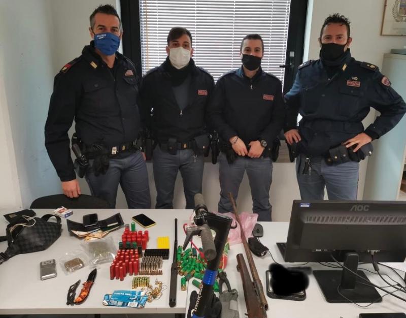 Polizia Verona Borgo Roma - Deposito bici rubate armi