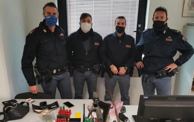 Polizia Verona Borgo Roma - Deposito bici rubate armi