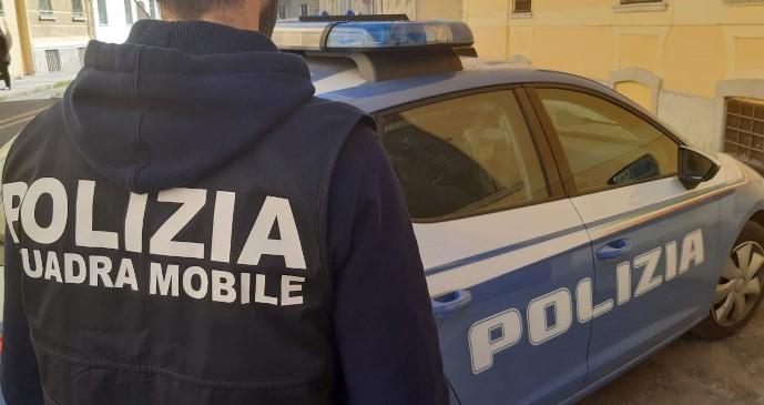 Polizia Squadra Mobile - Violenza sessuale aggravata allenatore