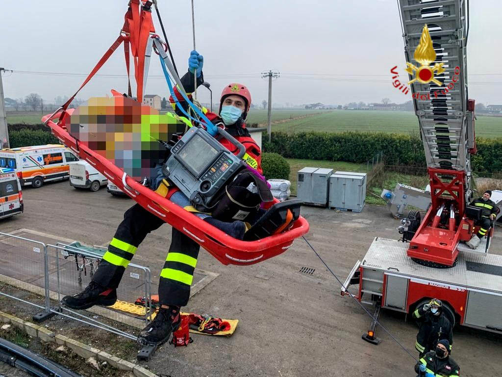 Povegliano - operaio caduto - Vigili del fuoco