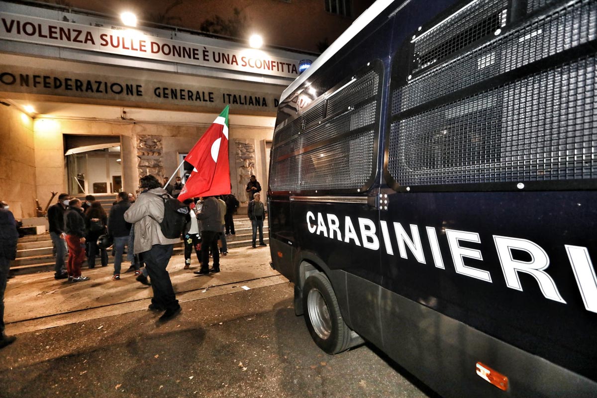 Sede Cgil Roma assalto